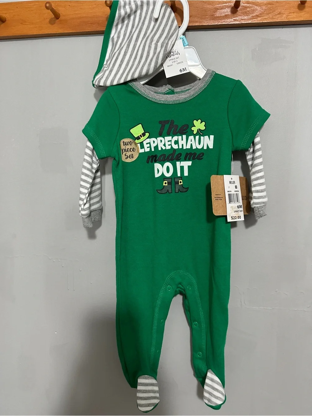 Green 'The Leprechaun Made Me Do It' Baby Two-Piece with Hat 6 mos
